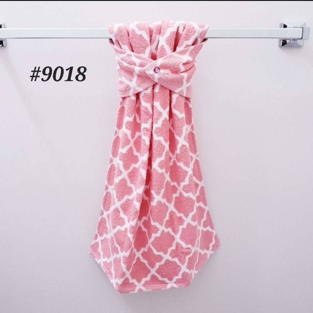 ❤️NEW!❤️ #9018 ■Pink & white LATTICE print Hang'N'Snap Hand Towel 🤍Select Snap